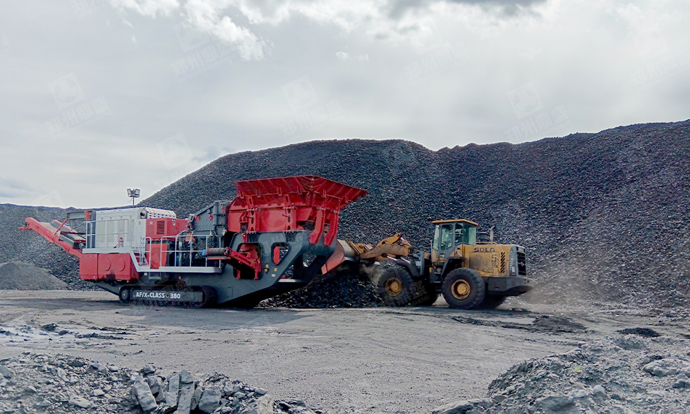 tracked ore crushing plant